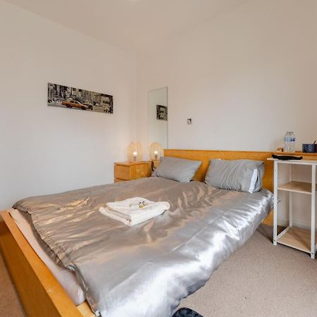 Private Room In Cardiff City Center מראה חיצוני תמונה