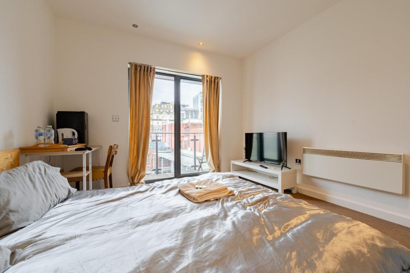 Private Room In Cardiff City Center מראה חיצוני תמונה